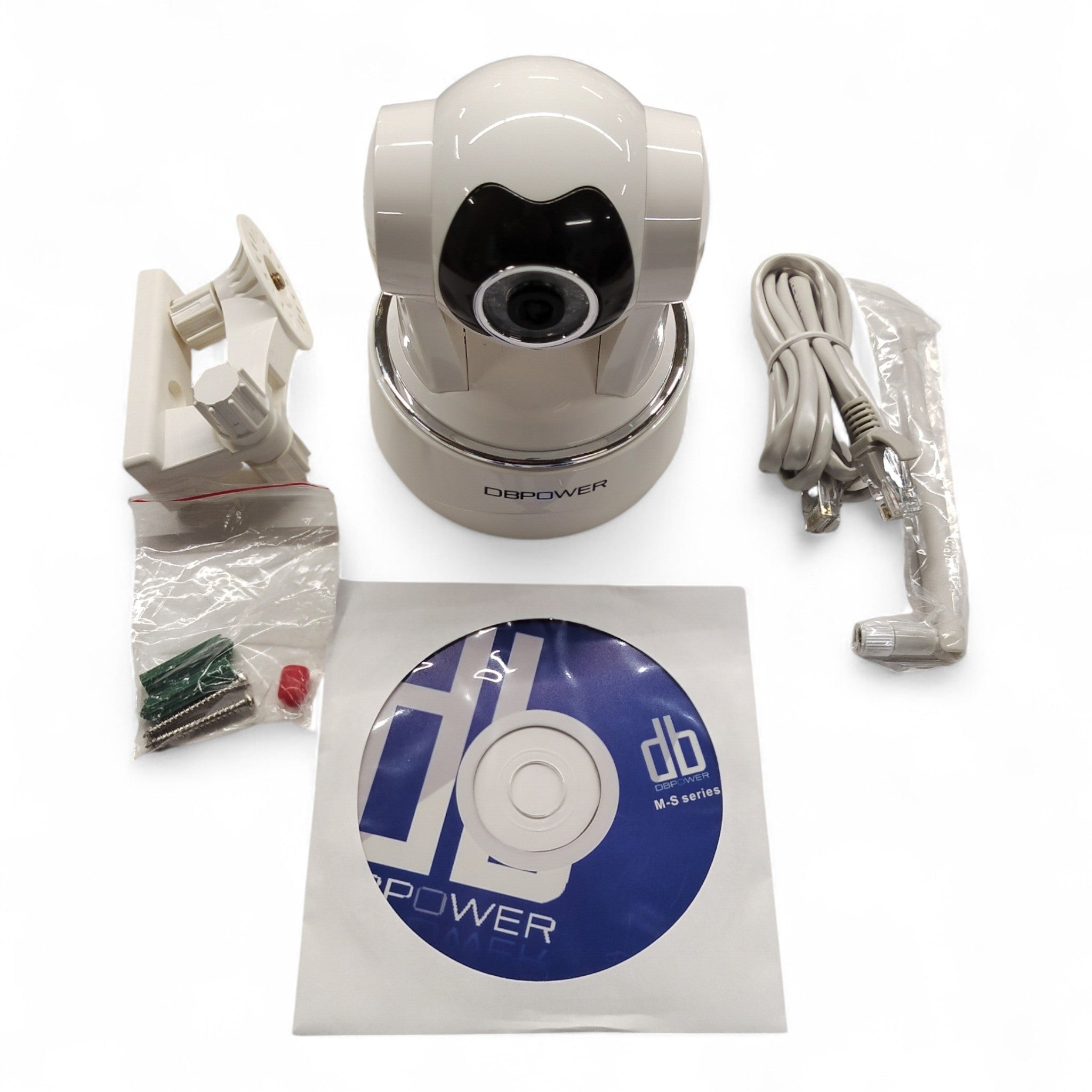 Die DBPower Mega Pixel PTZ IP-Kamera // B Ware enthält eine Halterung, Schrauben, ein Ethernet-Kabel, ein Netzteil und eine Software-CD - alles auf einem weißen Hintergrund. Die App-Steuerung bietet einfachen Fernzugriff für die Heimüberwachung.