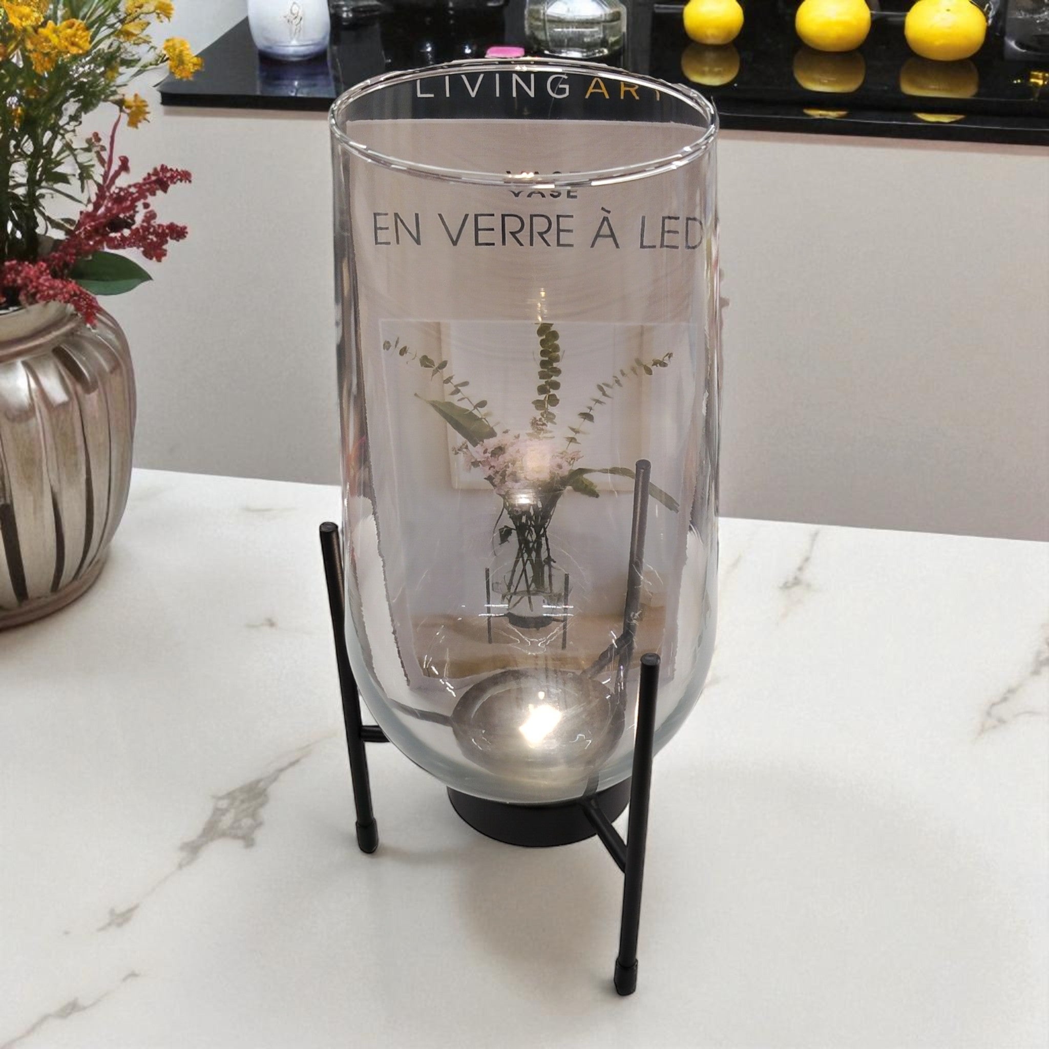Living Art Dekovase / Gesamthöhe ca. 29 cm. / inkl. Ständer und LED Beleuchtung / B Ware