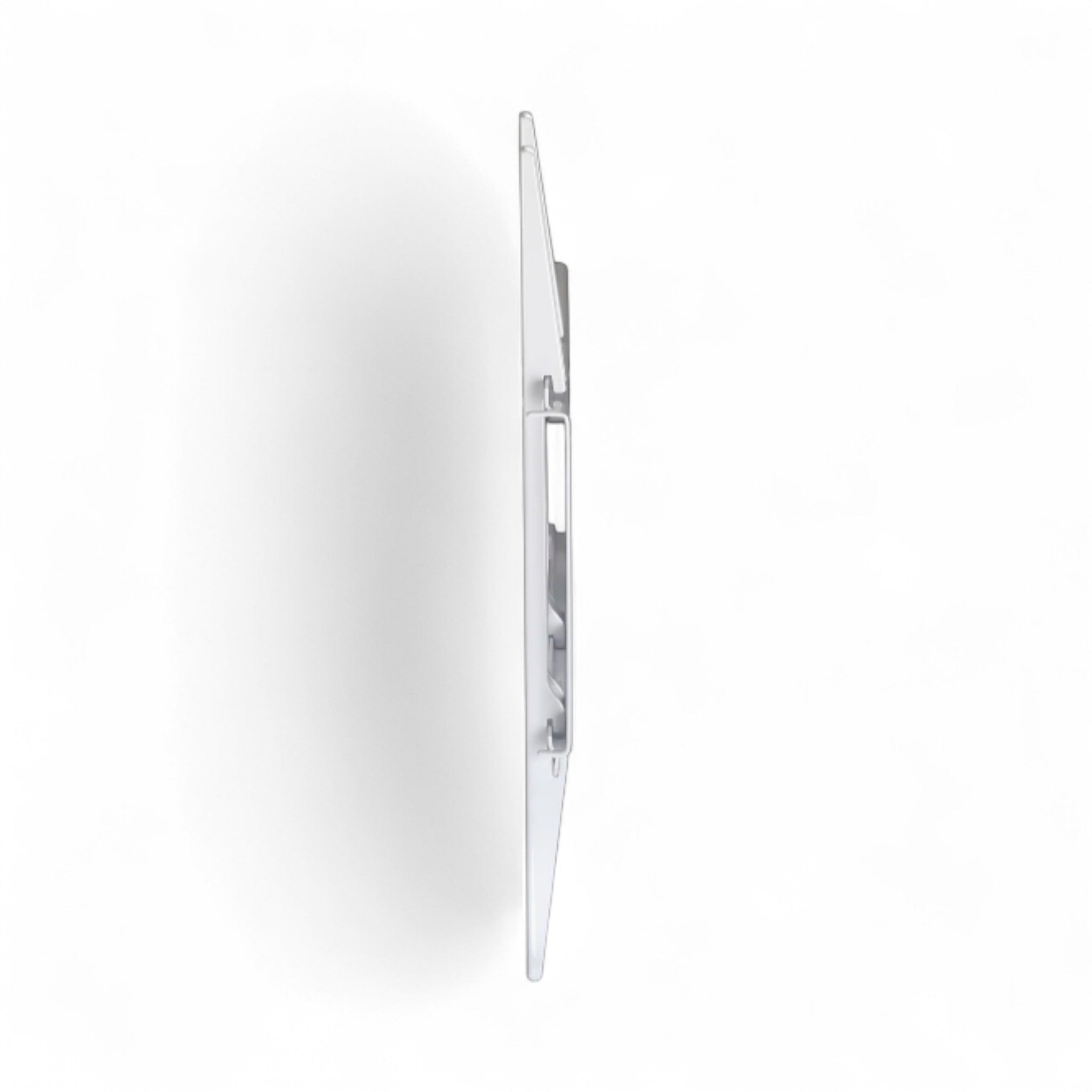 Seitenansicht eines geschlossenen silbernen Laptops vor weißem Hintergrund, ideal für die Planung Ihrer nächsten Hama TV Wandhalterung 19"-37" (max. 25 kg), inklusive viel Zubehör. Marke: Hama.