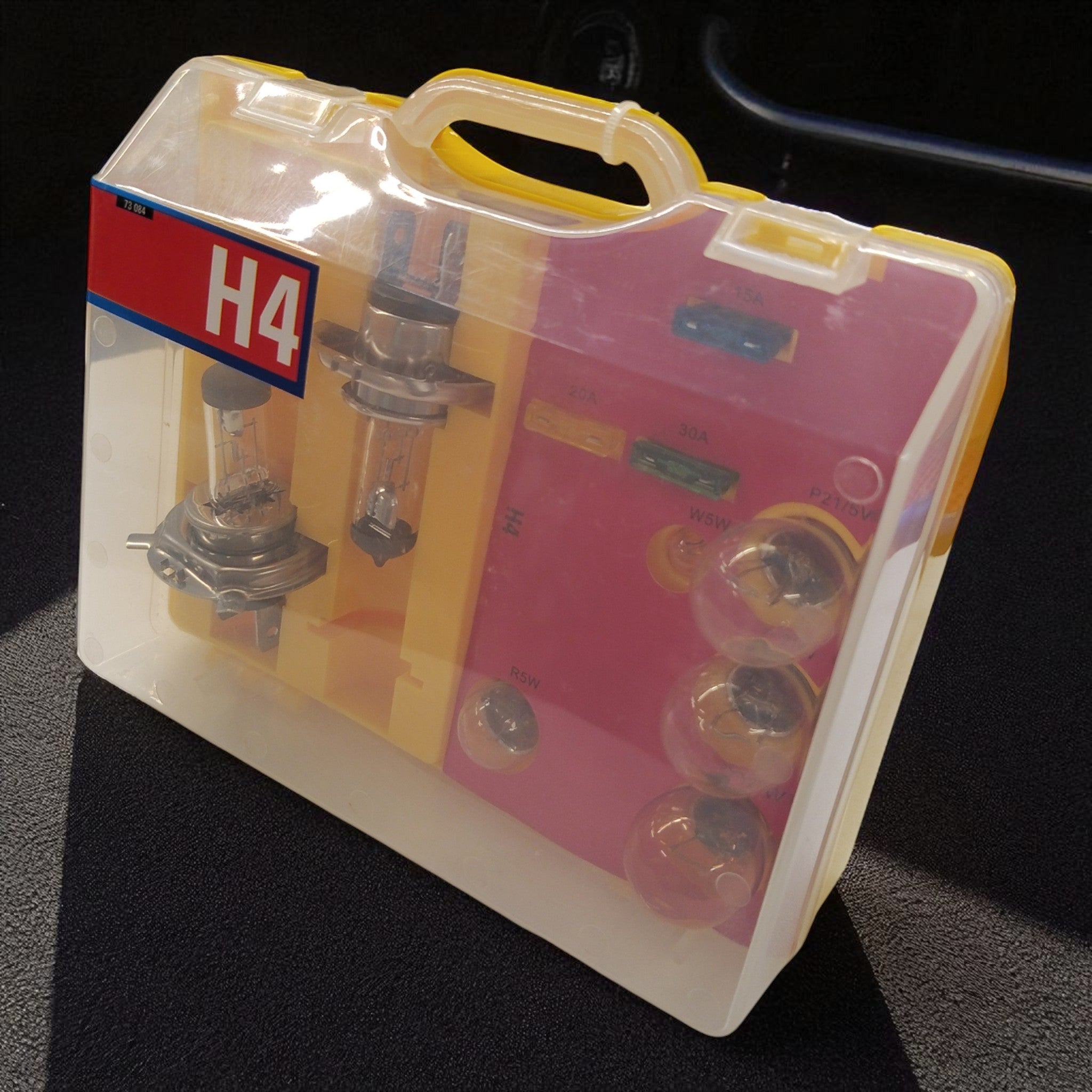 Glühbirnenset & Sicherungsset für Autos / H4 / Neuware bei Retourify e. K.