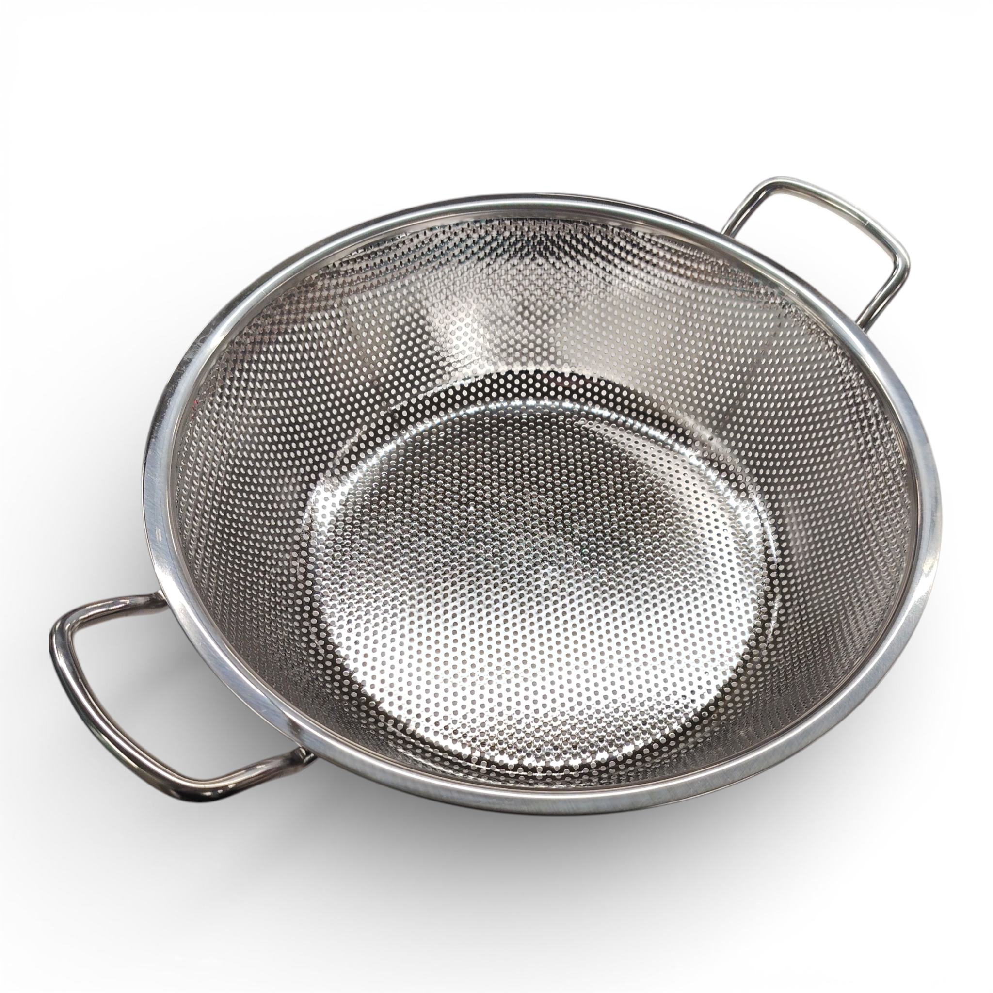 Die Wilkinson Vulcan BBQ Edelstahl Grillpfanne von QVC, B-Ware mit 2 Henkeln und 32 cm Durchmesser, fotografiert von oben auf weißem Hintergrund, ist eine vielseitige Ergänzung für jedes BBQ- oder Grillzubehör-Sortiment.