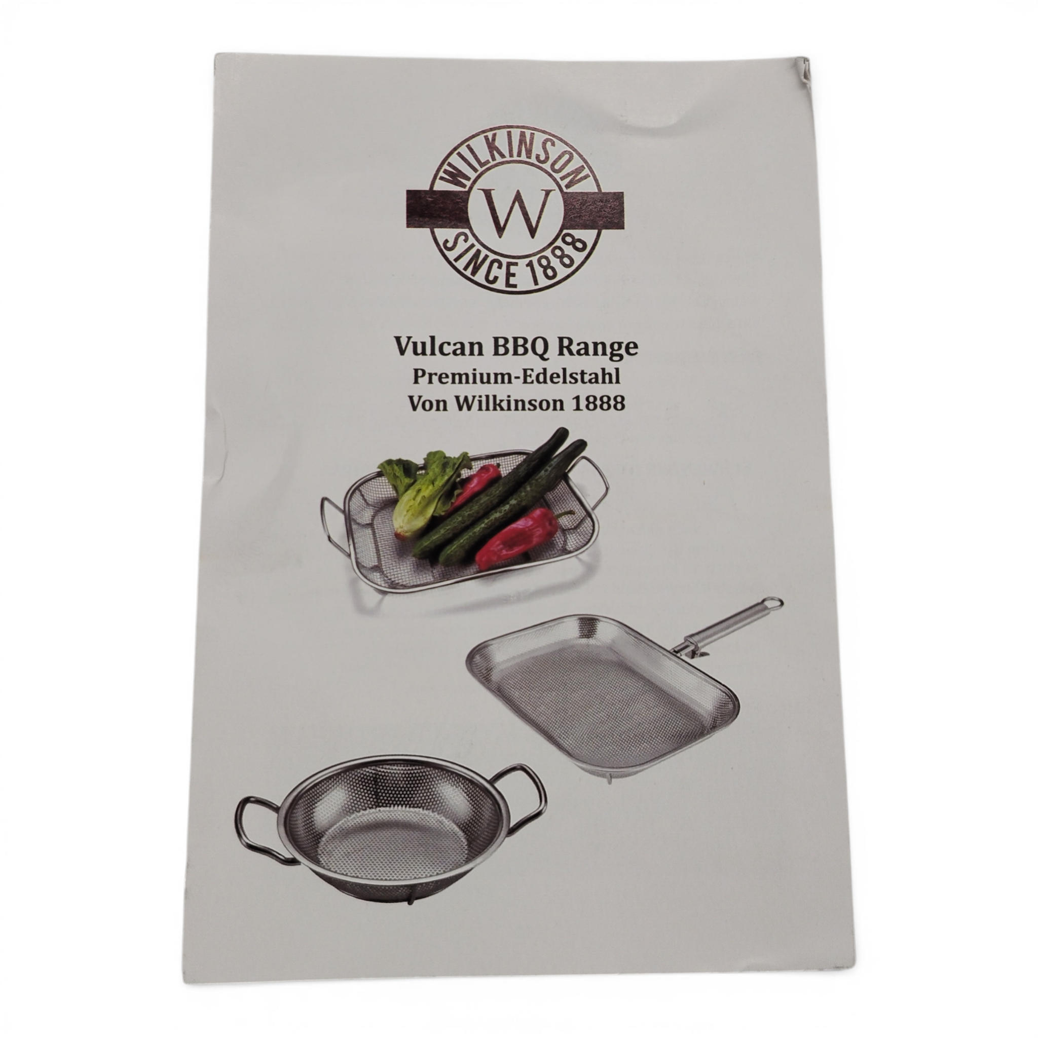 Entdecken Sie die Wilkinson Vulcan BBQ Edelstahl Grillpfanne von QVC, eine B-Ware Pfanne mit 2 Griffen und einem Durchmesser von 32 cm - ideal zum Grillen von Gemüse und perfekt, um Ihr Outdoor-Kocherlebnis zu verbessern.