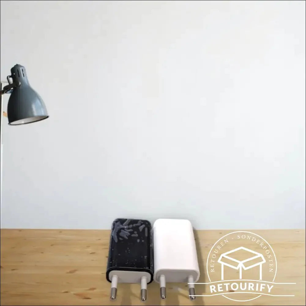 Ladegeräte USB Ladegerät Netzteil Stecker, 5V/1A Slim USB Netzstecker Steckdosenadapter schwarz oder weiß // Neuware! steht im Laden von Retourify