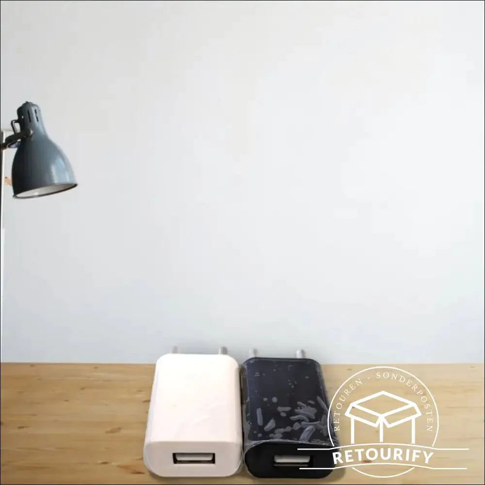 Ladegeräte USB Ladegerät Netzteil Stecker, 5V/1A Slim USB Netzstecker Steckdosenadapter schwarz oder weiß // Neuware! steht im Laden von Retourify