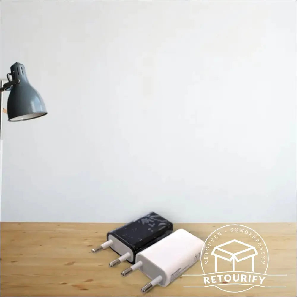 Ladegeräte USB Ladegerät Netzteil Stecker, 5V/1A Slim USB Netzstecker Steckdosenadapter schwarz oder weiß // Neuware! steht im Laden von Retourify