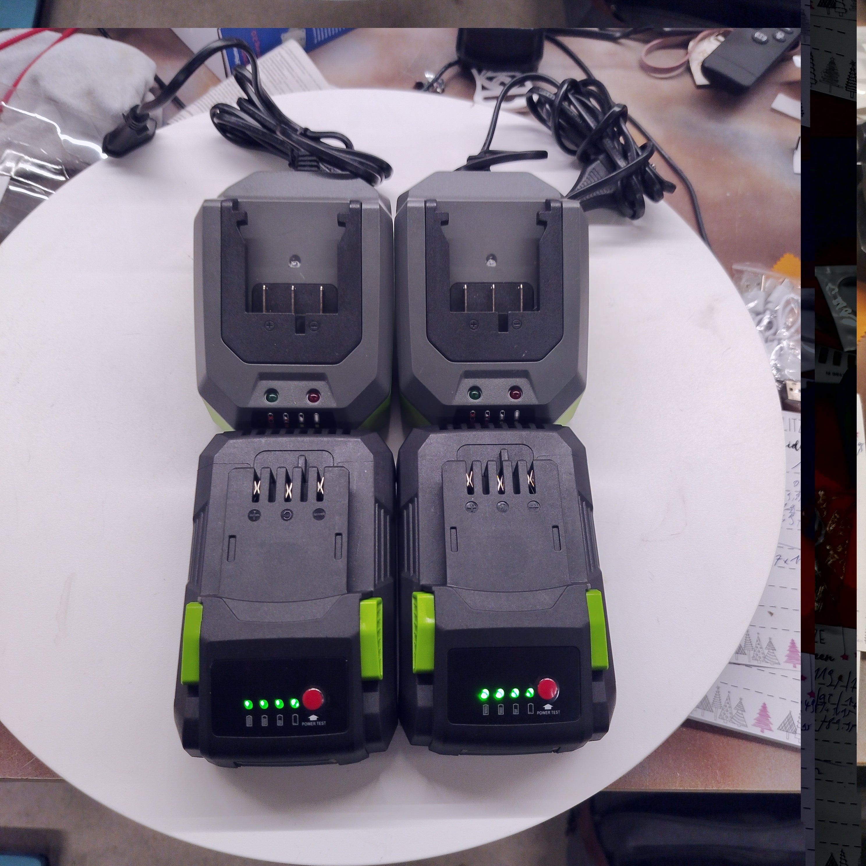 LUX Tools Akku-Vertikutierer A-VL-2x20 Volt 4 Ah, 36 cm Arbeitsbreite, 40 V Twin Power / wahlweise mit oder ohne Akkus // B Ware