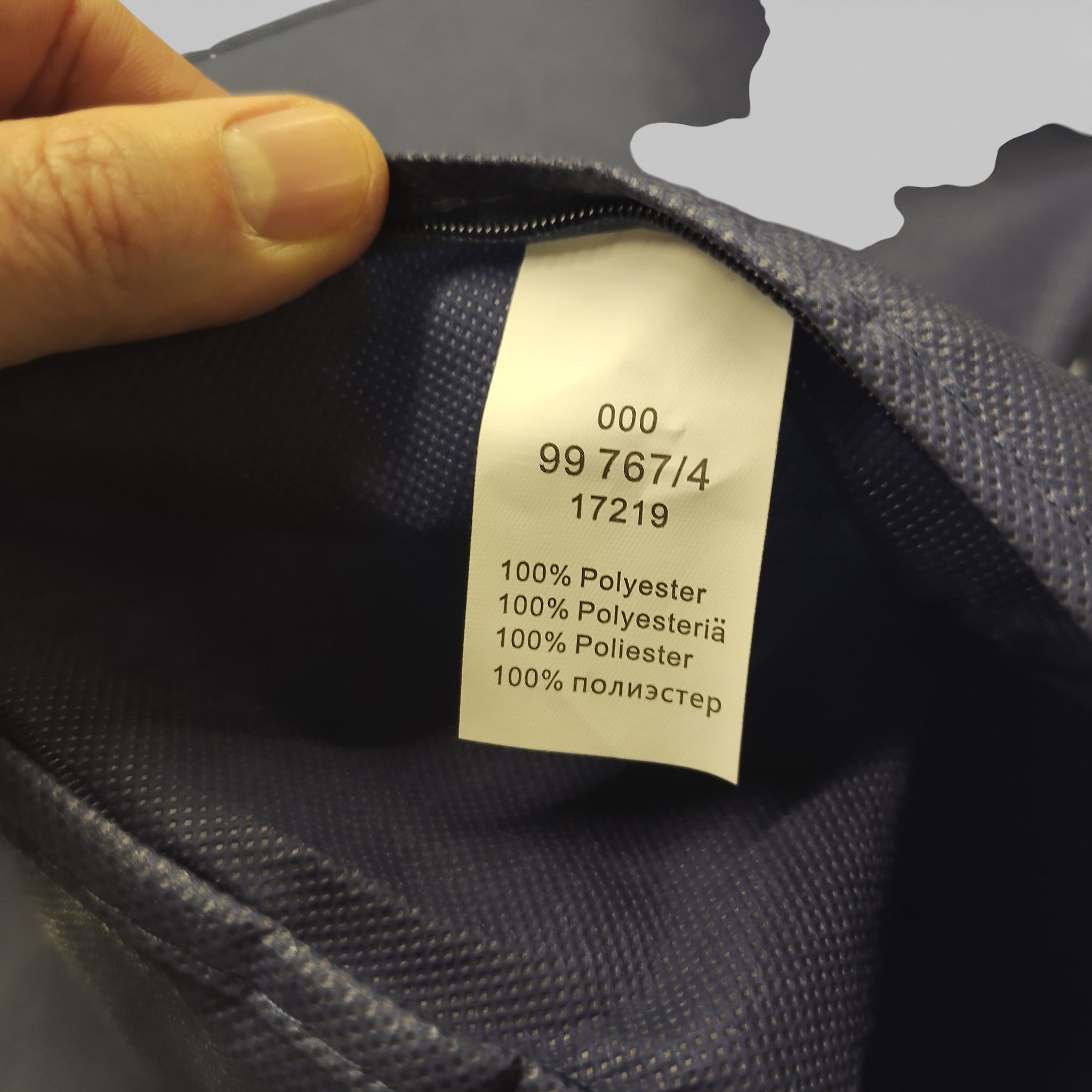 Babista Kleidersack Anzugtasche Blau - Neuware - mit Reißverschluss 100 x 60 cm, Detailansicht des Innenstoffs mit Polyester-Etikett, attraktive Sonderposten und geprüfte B-Ware in Bamberg.
