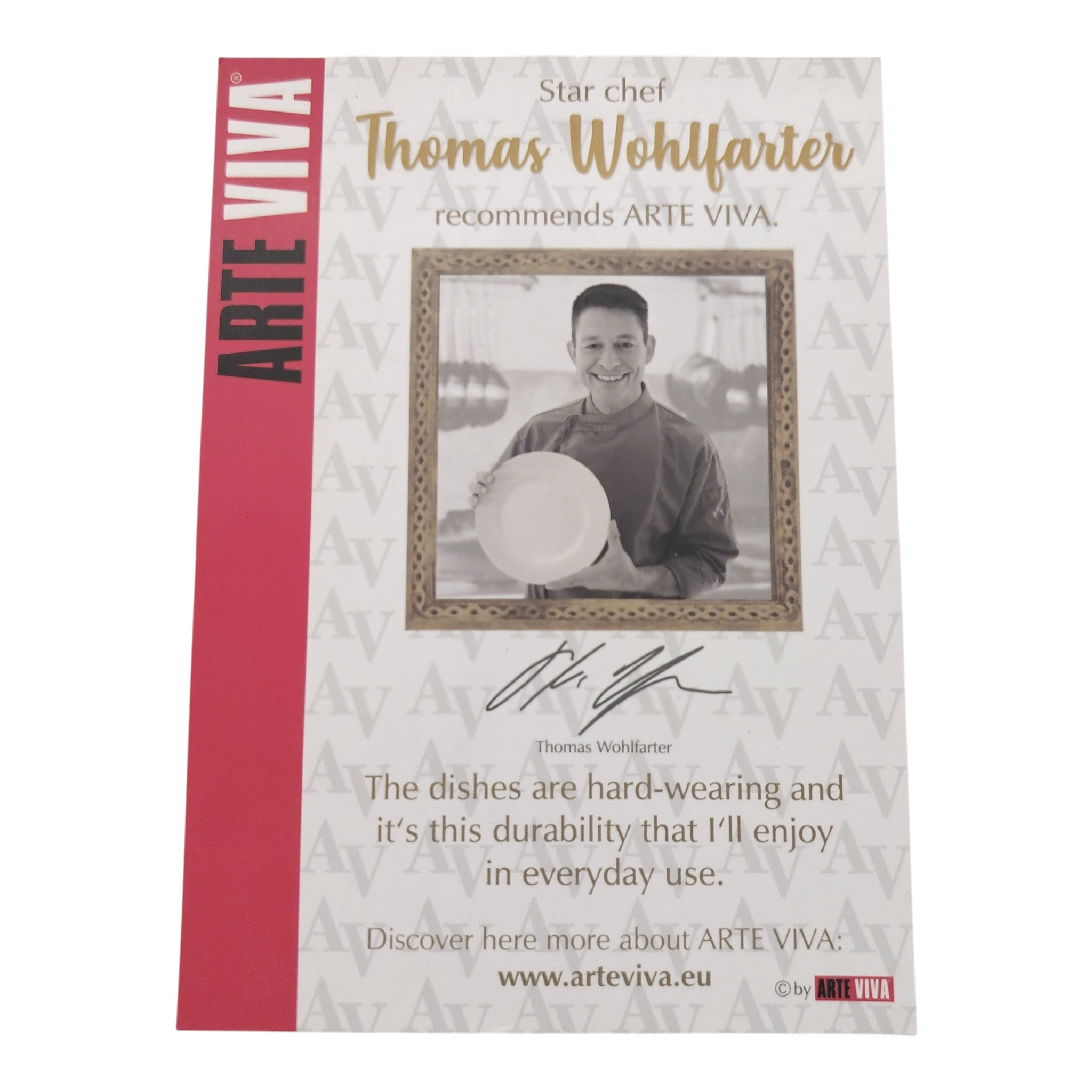 Werbeplakat mit Empfehlung von Starchef Thomas Wohlfarter für ARTE VIVA, hervorgehobene Langlebigkeit und Alltagstauglichkeit der Produkte, attraktive Sonderposten und geprüfte B-Ware im Angebot. Venezia Kaffeebecher 6er Set, 300 ml - Neuwareware.
