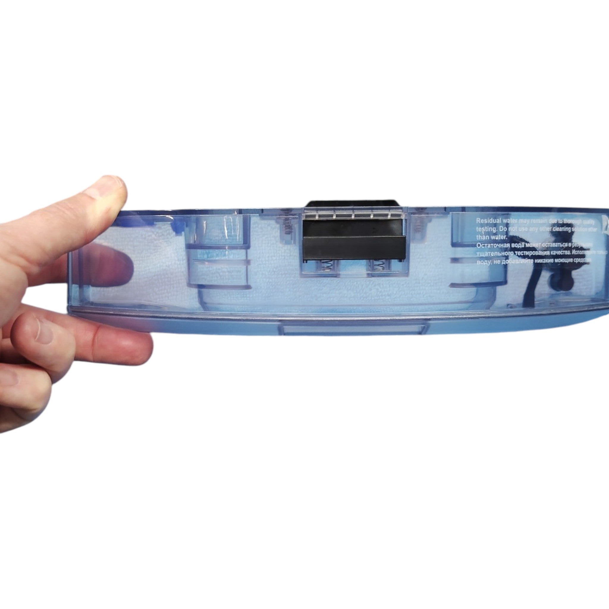 Ecovacs DEEBOT N8 Saug- & Wischroboter - B-Ware / Geprüft Wassertank in transparentem Blau, gehalten von Hand, attraktive Sonderposten, geprüfte B-Ware im Bestzustand, nachhaltig und stark reduziert.