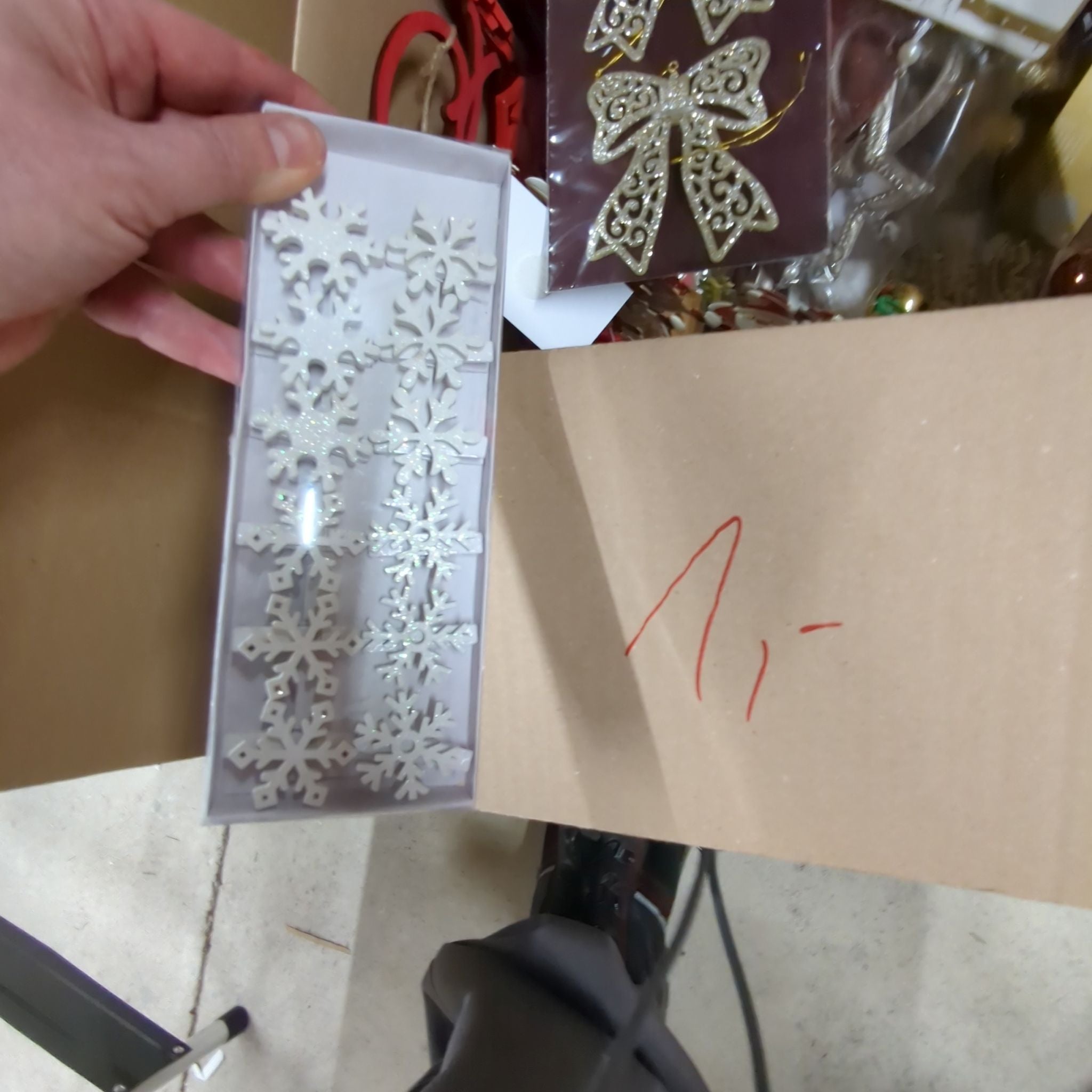 B Ware Weihnachsdeko Mysterybox Mischboxen Set 10 € bis 69 € Sets // Neuware und sehr gute B Ware! bei Retourify e. K.