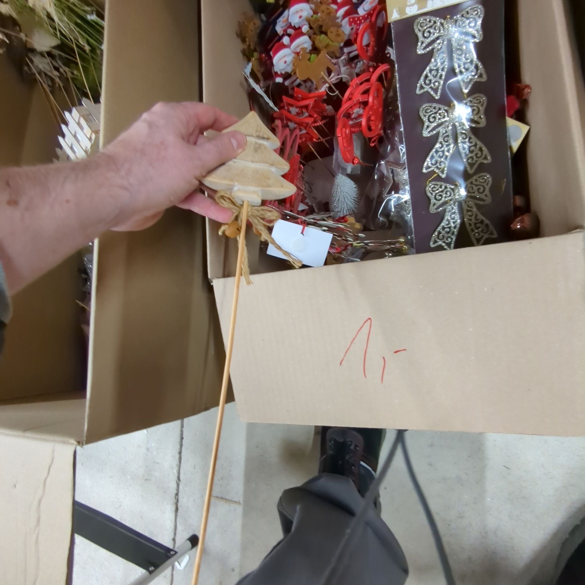 B Ware Weihnachsdeko Mysterybox Mischboxen Set 10 € bis 69 € Sets // Neuware und sehr gute B Ware! bei Retourify e. K.