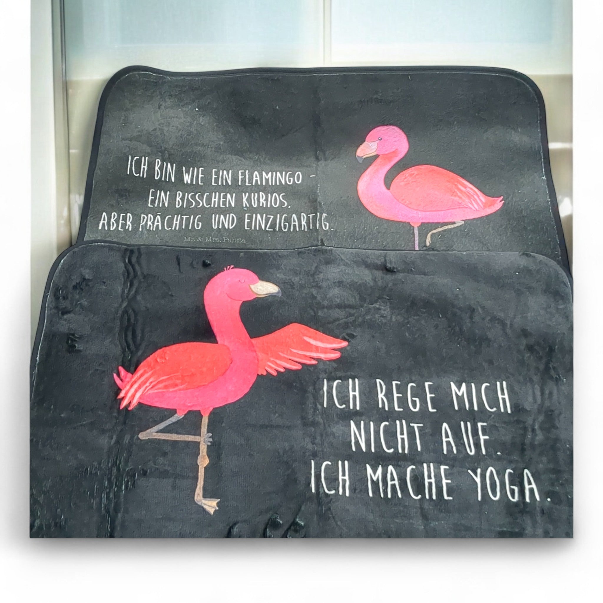 Badvorleger Set Flamingo Yoga Badezimmerteppich Badteppich von Mr. & Mrs. Panda // B Ware bei Retourify e. K.
