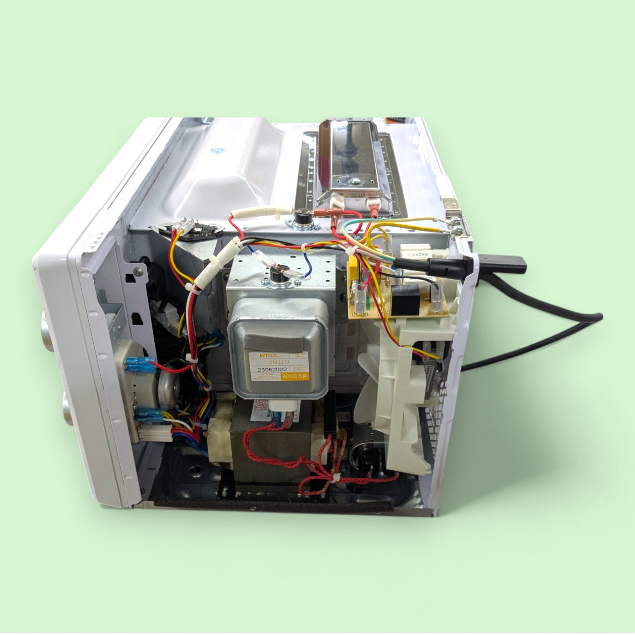 Cecotec Grandheat 3110 Mikrowelle / 700+1000 Watt / 20 Liter // Defekt Teileträger Ersatzteile bei Retourify e. K.