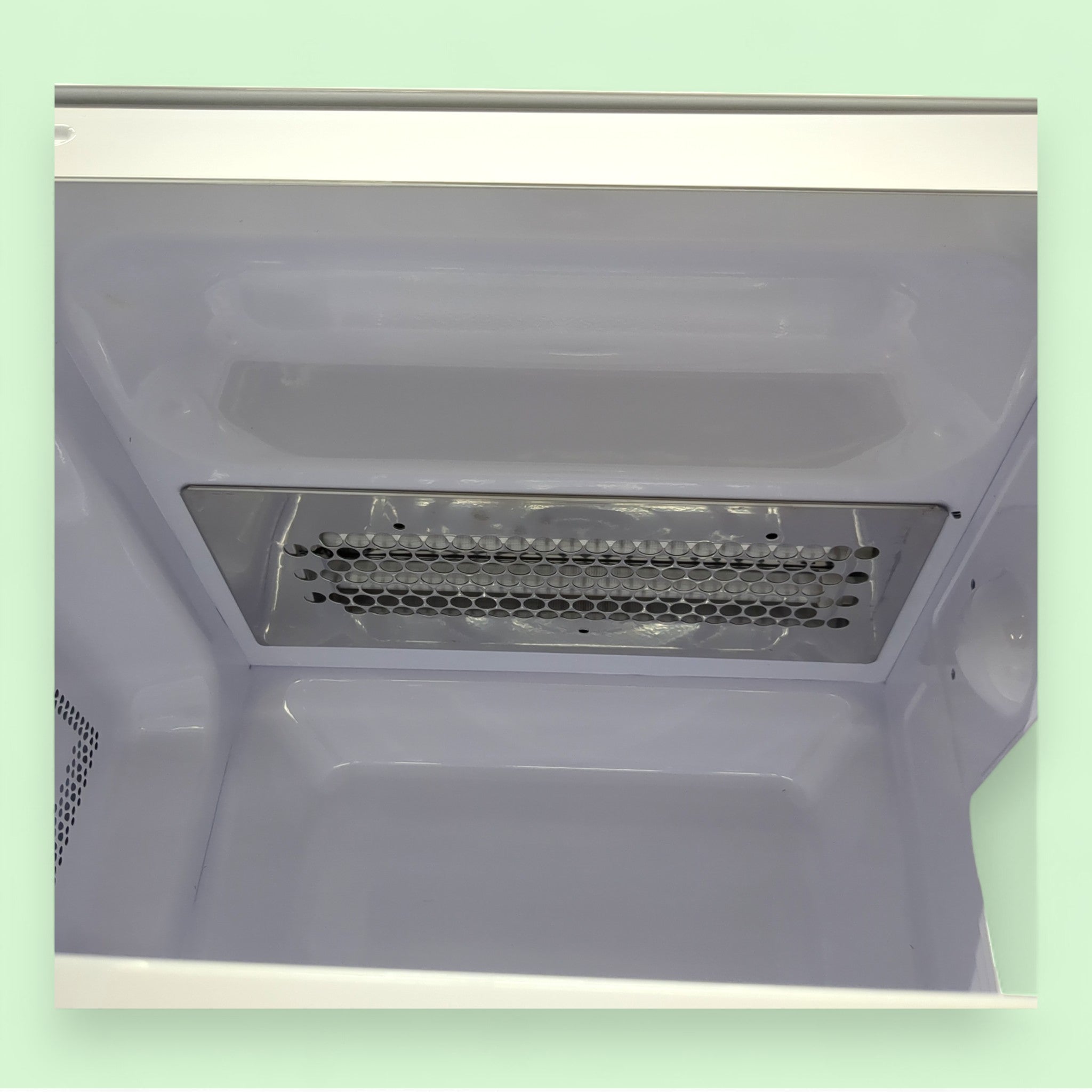 Cecotec Grandheat 3110 Mikrowelle / 700+1000 Watt / 20 Liter // Defekt Teileträger Ersatzteile bei Retourify e. K.