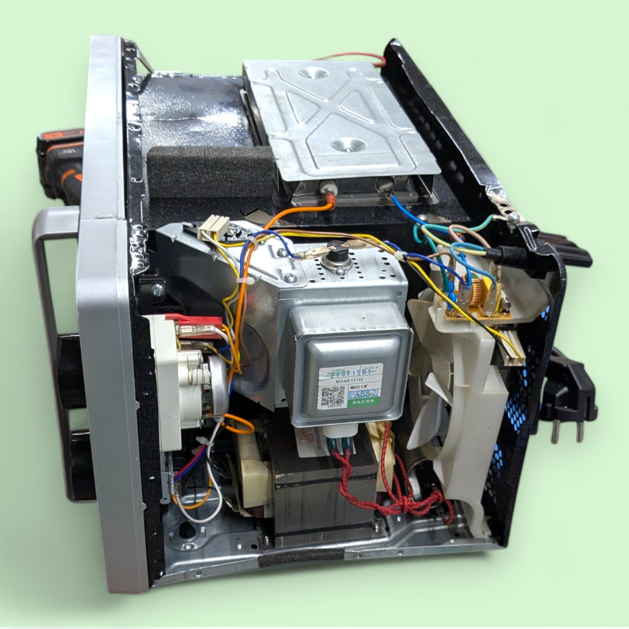 Cecotec Proclean 3160 Mirror Mikrowelle / 700+800 Watt / 20 Liter // Defekt bei Retourify e. K.