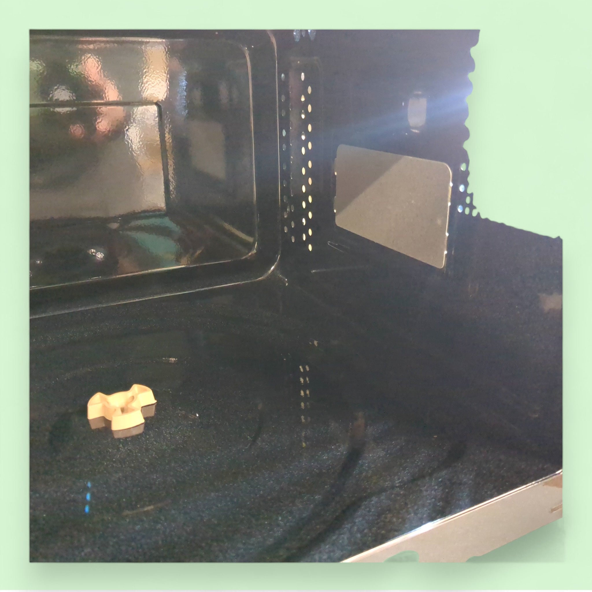 Cecotec Proclean 6110 / 800 W Mikrowelle / 1000 W Grill / Defekt Ersatzteile Teileträger für Bastler bei Retourify e. K.