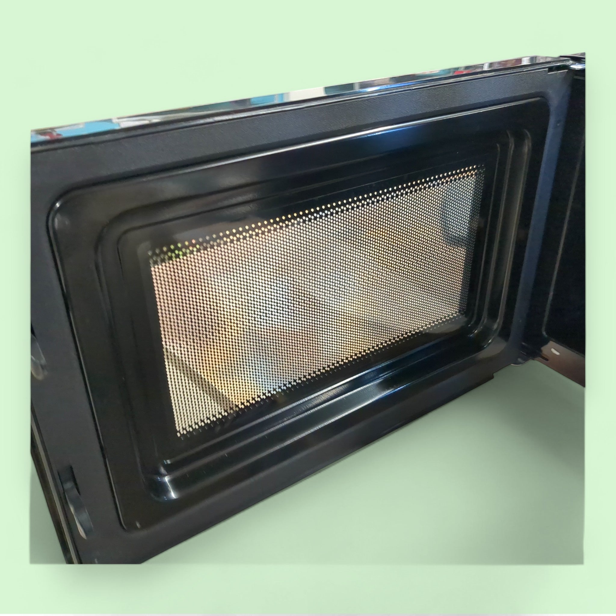 Cecotec Proclean 6110 / 800 W Mikrowelle / 1000 W Grill / Defekt Ersatzteile Teileträger für Bastler bei Retourify e. K.