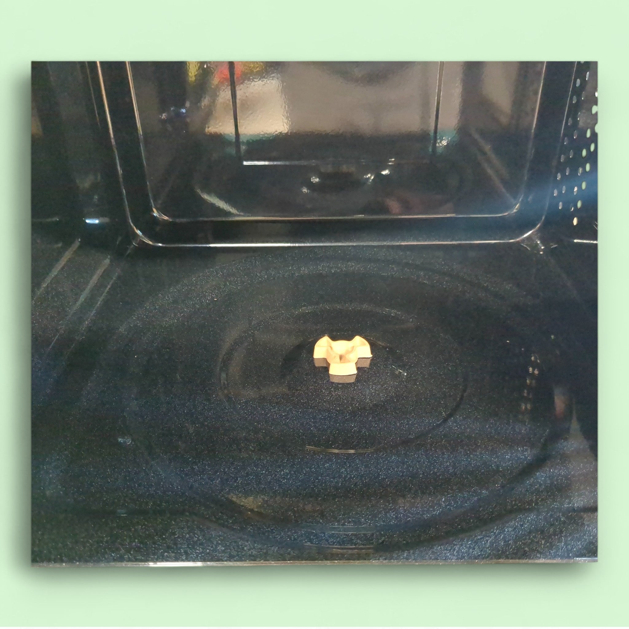 Cecotec Proclean 6110 / 800 W Mikrowelle / 1000 W Grill / Defekt Ersatzteile Teileträger für Bastler bei Retourify e. K.