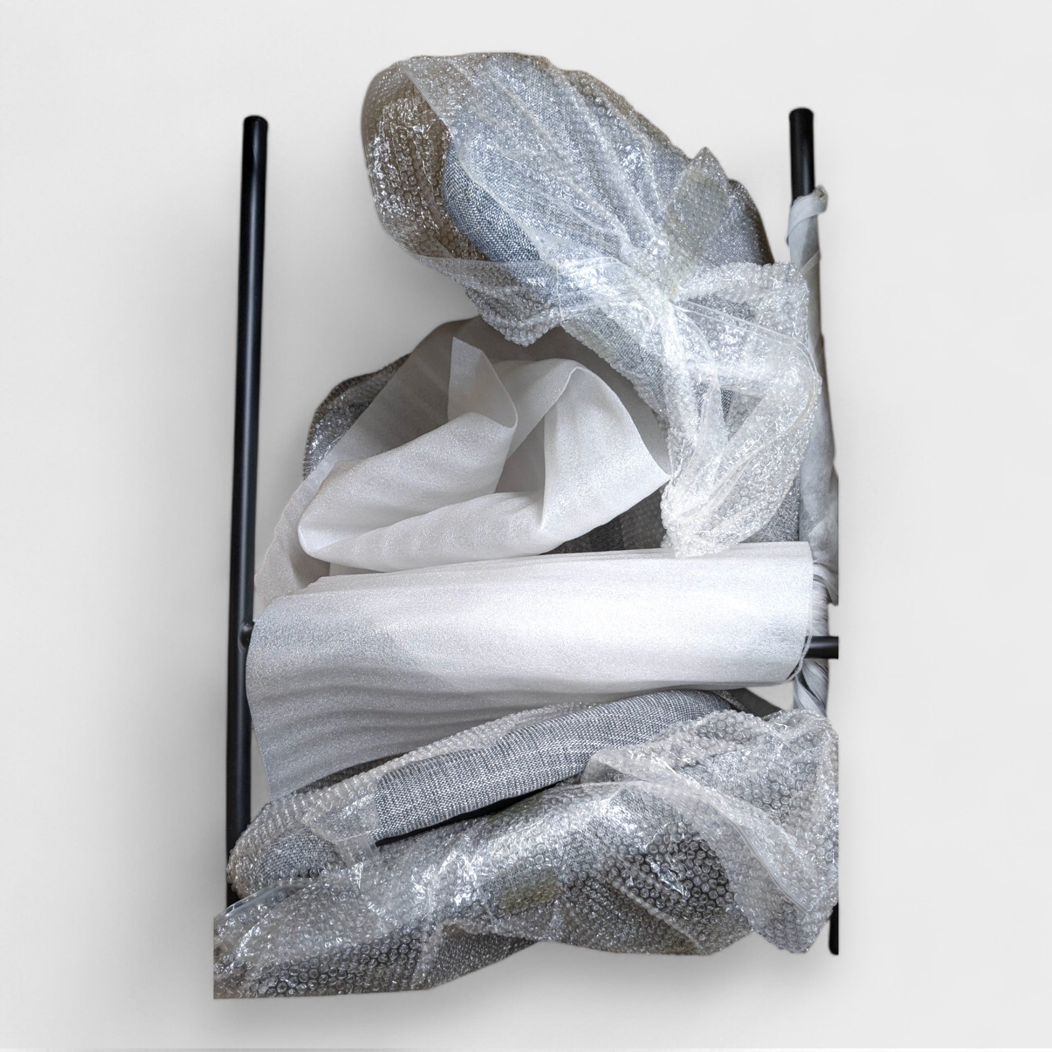 Design Esszimmerstuhl Grau 2er Set – Strukturstoff mit Armlehnen – Metall schwarz – Stuhl CARO 393642 // TOP B Ware bei Retourify e. K.