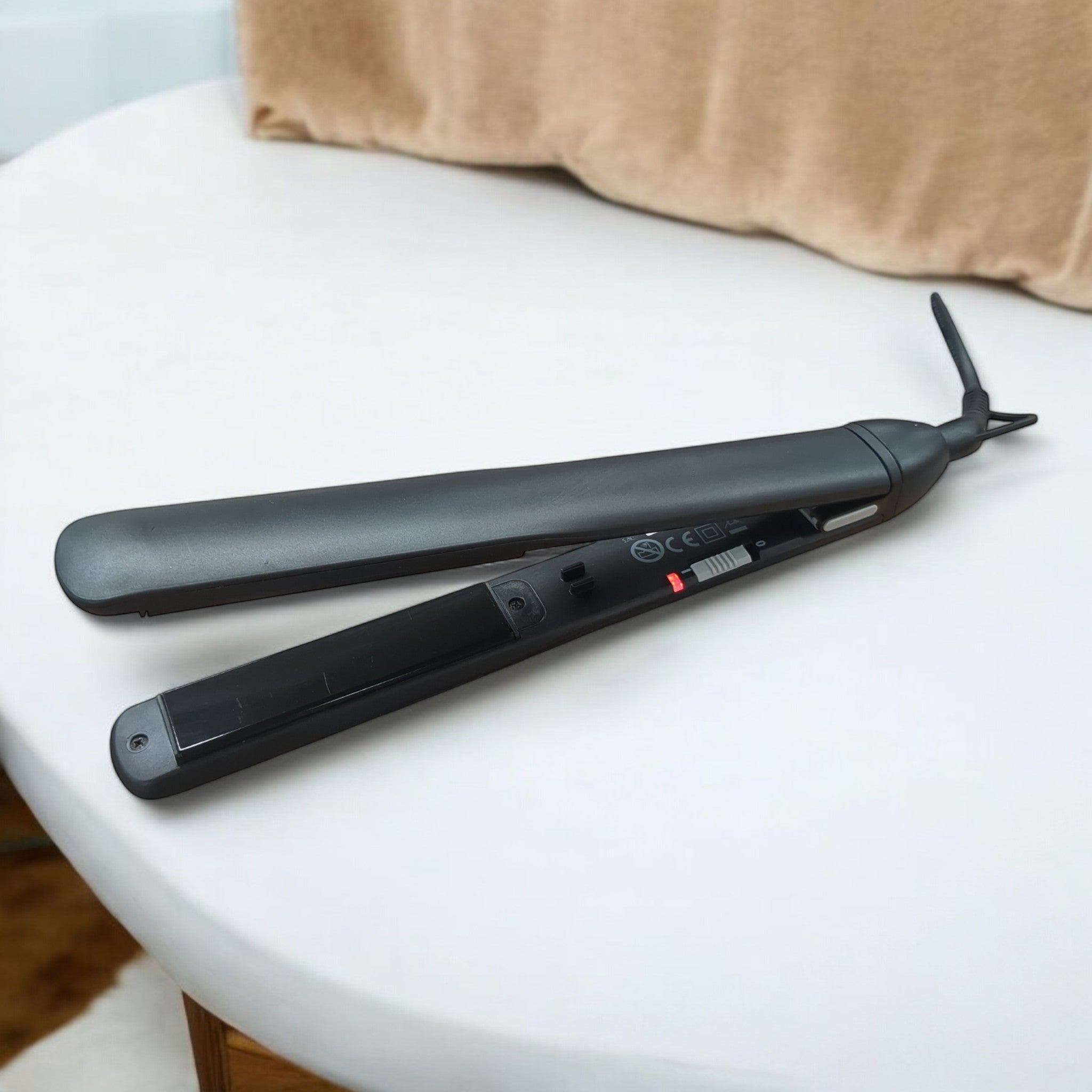 Haarglätter OWIM 25 W / keramikbeschichtete Heizplatten // B - Ware bei Retourify e. K.