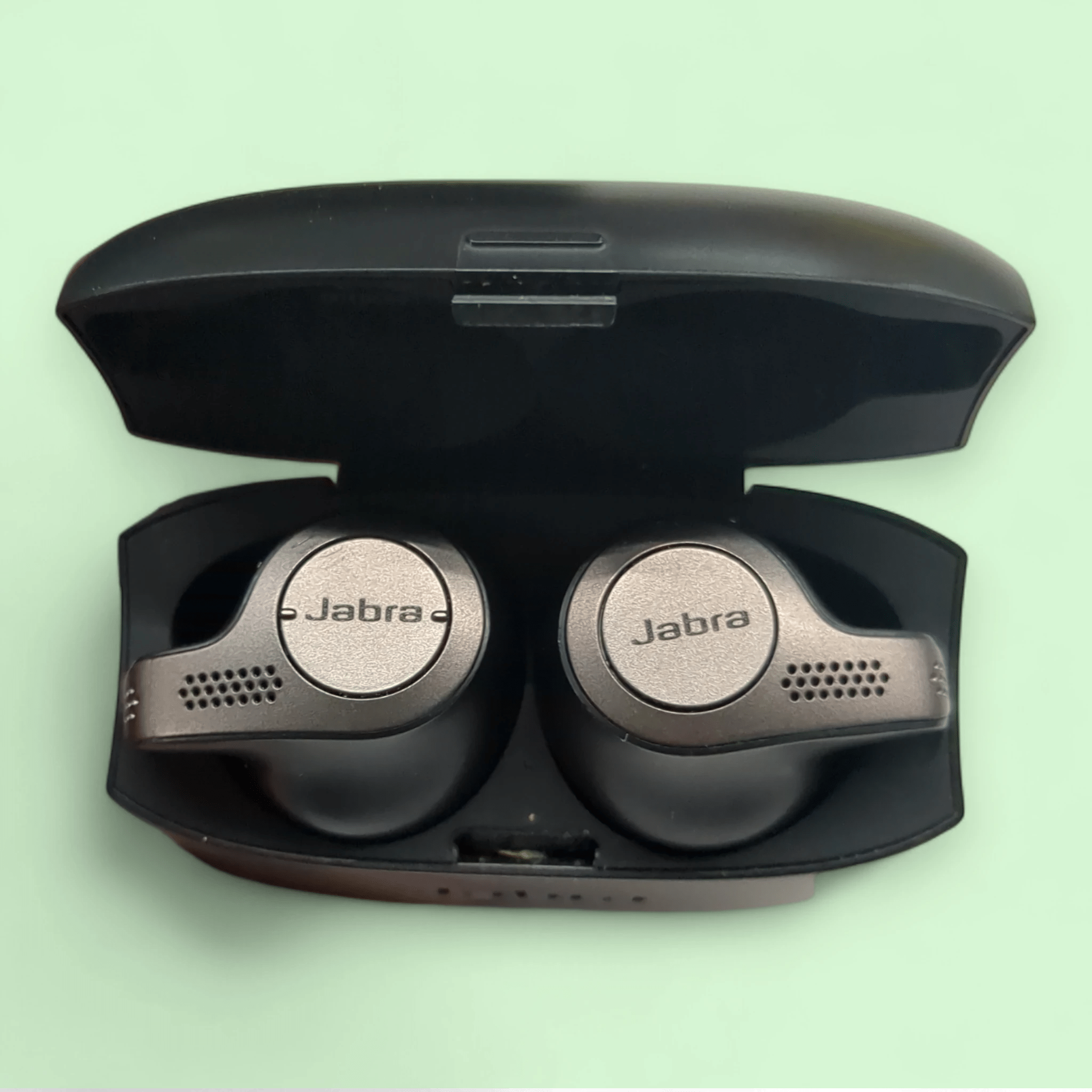 Jabra Elite 65t Ladecase intakt / Akku der Inears defekt / Ersatzteile Bastler bei Retourify e. K.