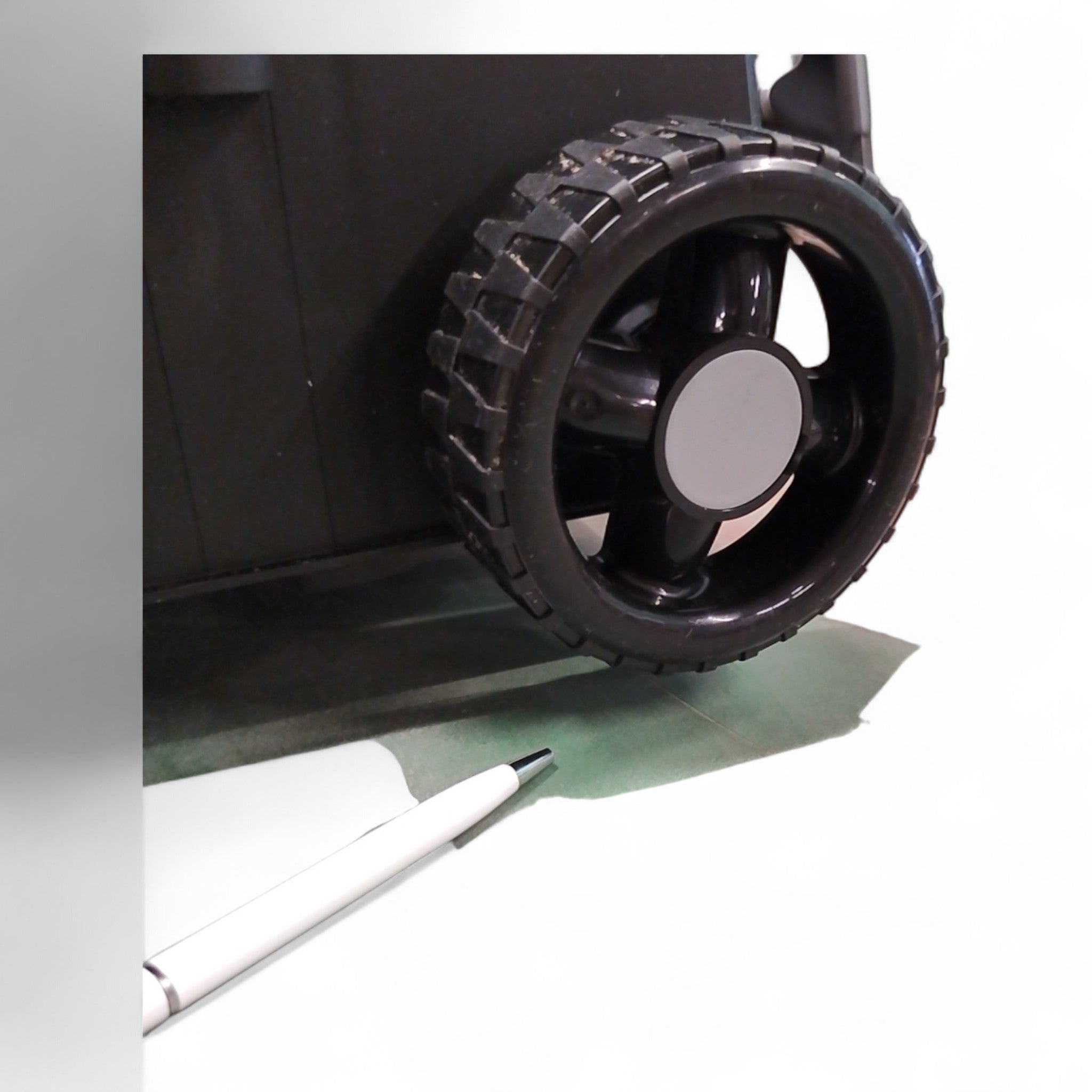 LUX Tools Akku - Vertikutierer A - VL - 2x20/36, 36 cm Arbeitsbreite, 40 V Twin Power // B Ware bei Retourify e. K.