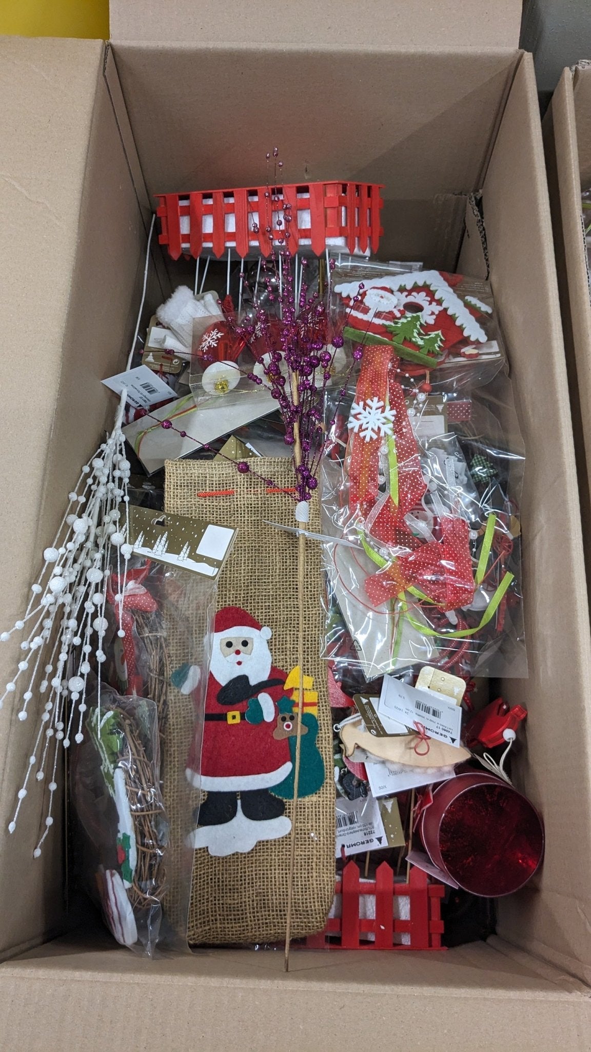 Posten Weihnachtdsekoration / Neuware + B - Ware gemischt gegen Preisvorschlag bei Retourify e. K.