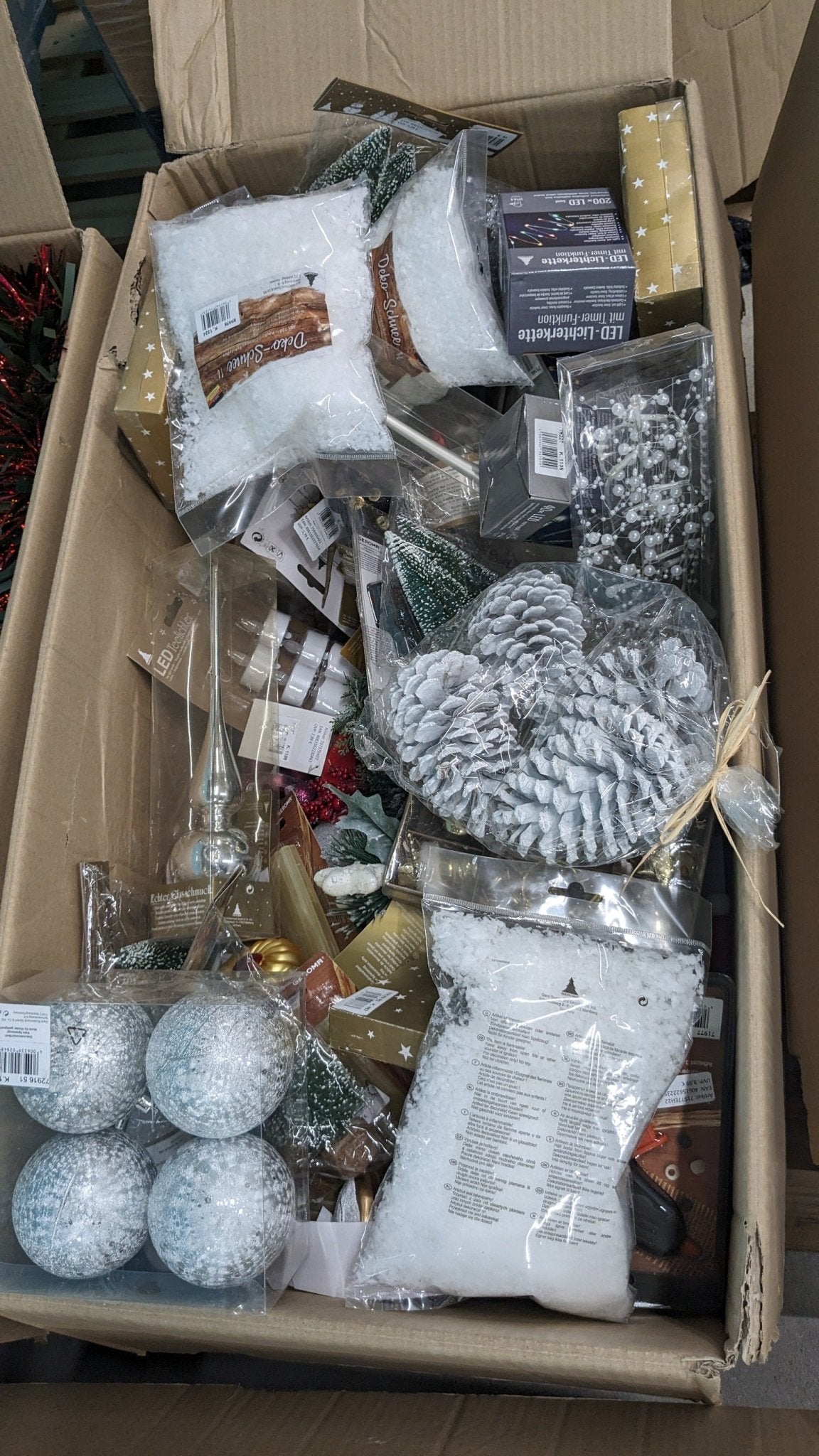 Posten Weihnachtdsekoration / Neuware + B - Ware gemischt gegen Preisvorschlag bei Retourify e. K.