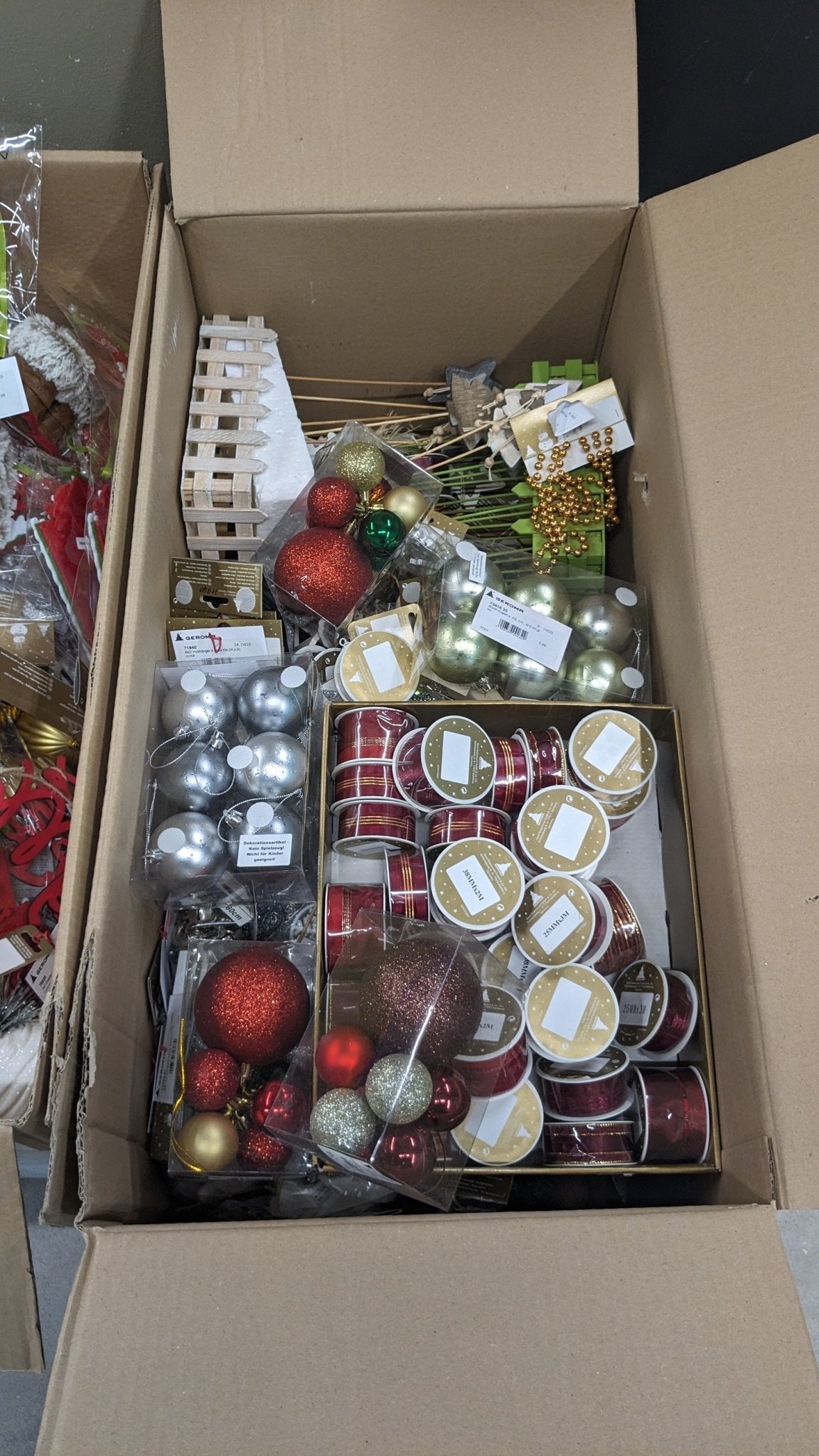 Posten Weihnachtdsekoration / Neuware + B - Ware gemischt gegen Preisvorschlag bei Retourify e. K.