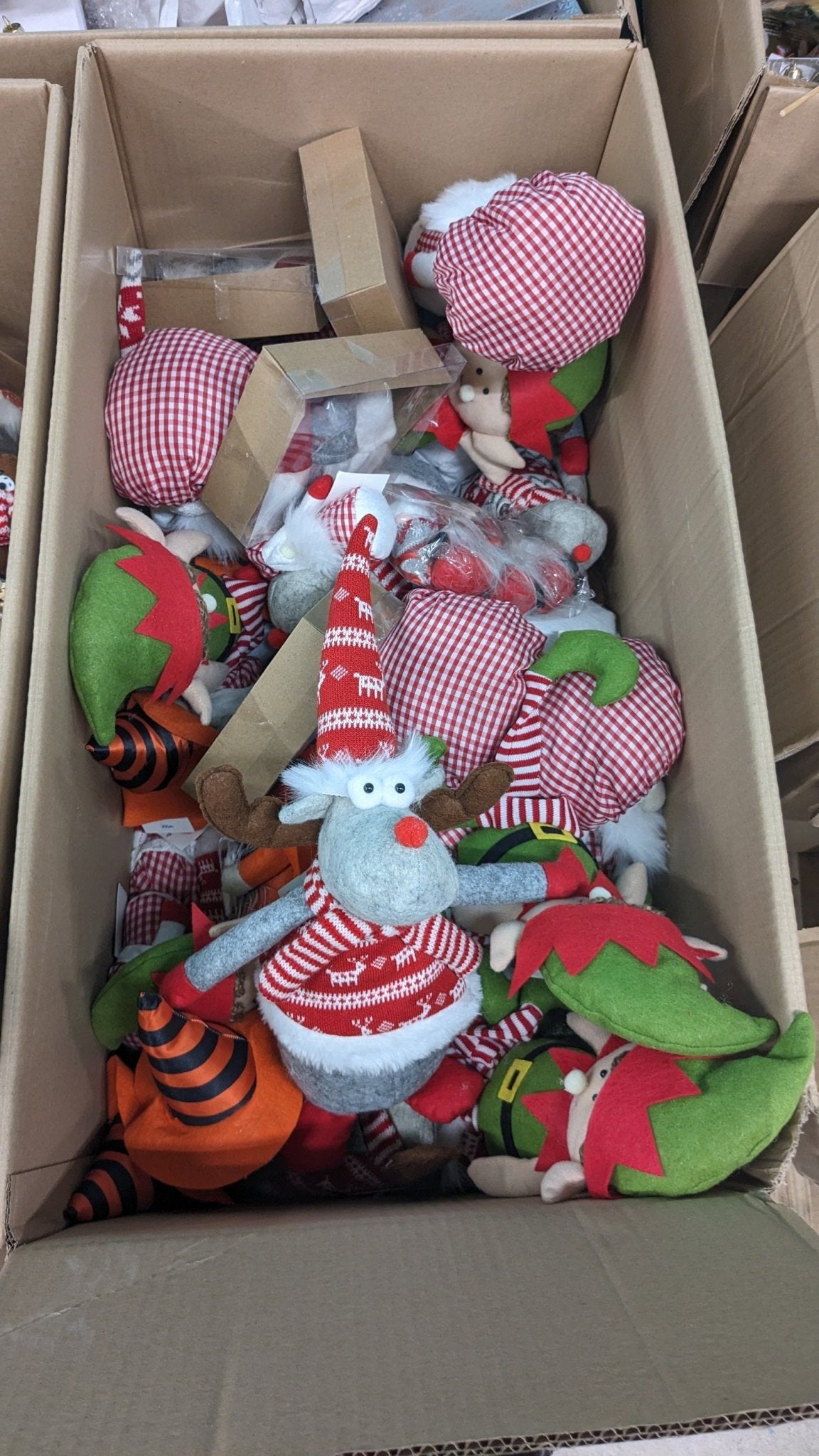 Posten Weihnachtdsekoration / Neuware + B - Ware gemischt gegen Preisvorschlag bei Retourify e. K.