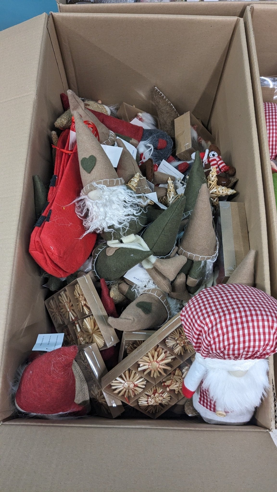 Posten Weihnachtdsekoration / Neuware + B - Ware gemischt gegen Preisvorschlag bei Retourify e. K.