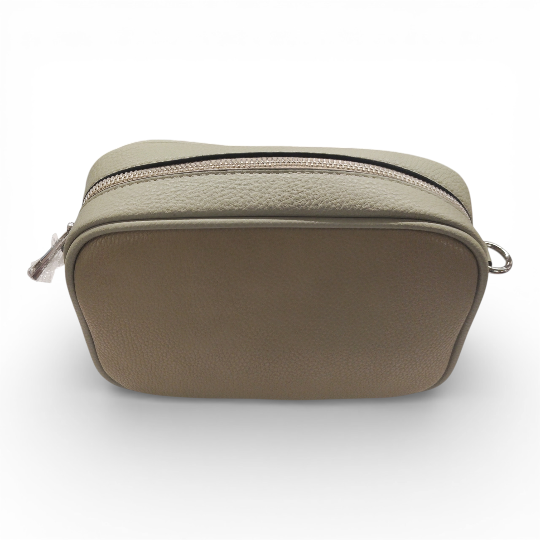 Die kleine, rechteckige, beige Schultertasche Umhängetasche von Collezione Alessandro - Made in Italy - mit Reißverschluss wurde vor weißem Hintergrund fotografiert.