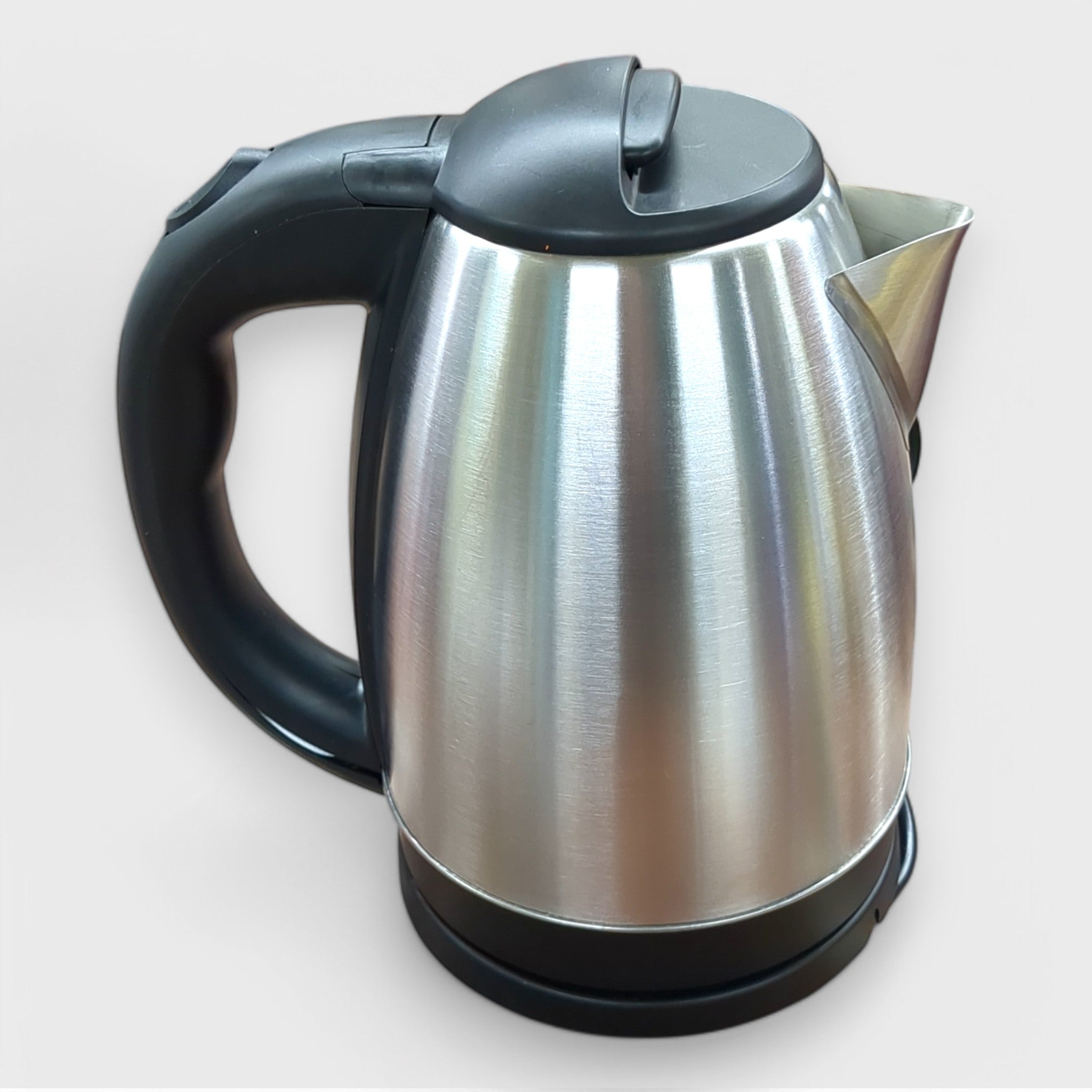 Royalty Line Wasserkocher SSK - 1.7L / 1,8 Liter / 1500 Watt / leicht und kompakt // Neuware bei Retourify e. K.