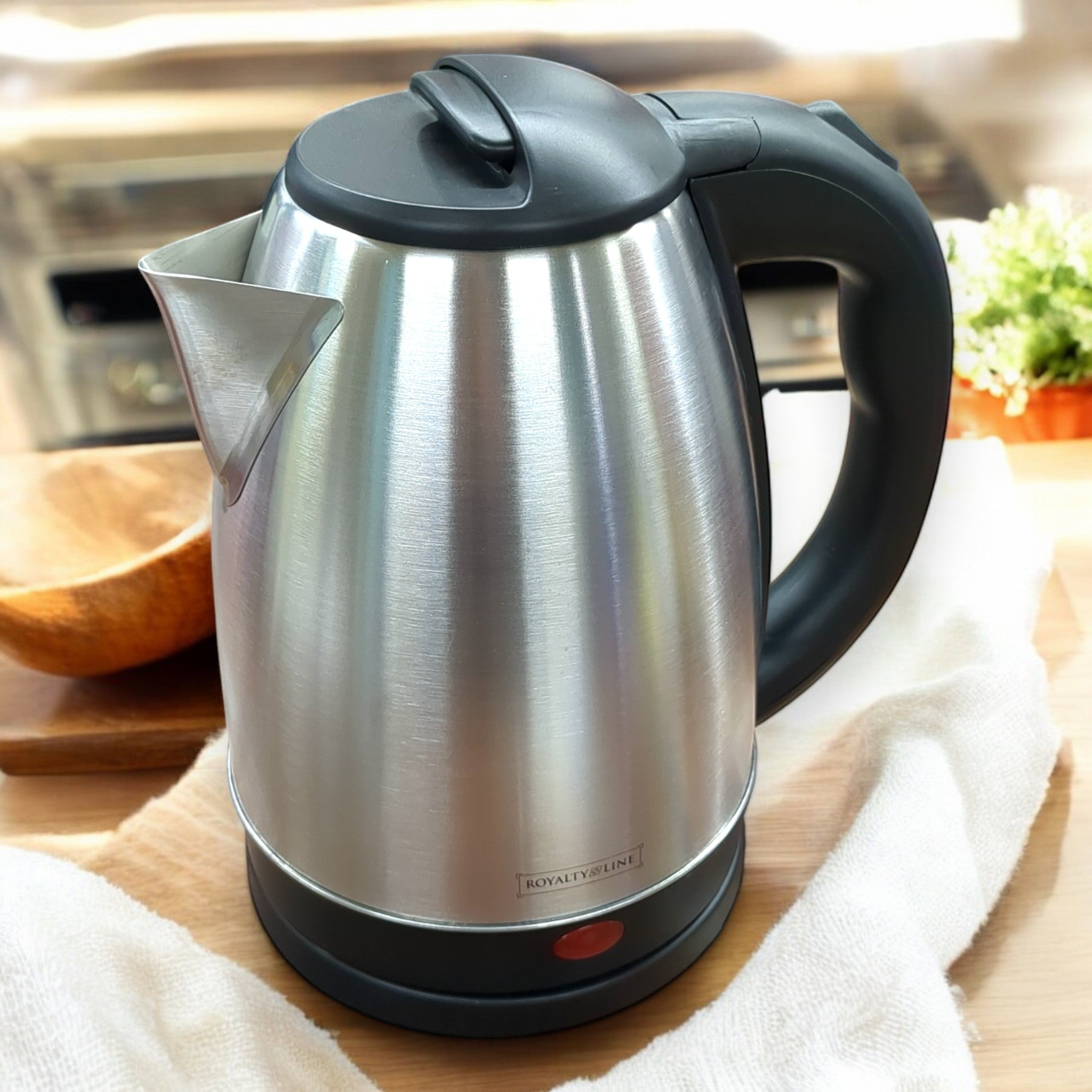 Royalty Line Wasserkocher SSK - 1.7L / 1,8 Liter / 1500 Watt / leicht und kompakt // Neuware bei Retourify e. K.